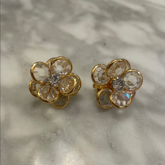 Elegant Gold and Crystal clip on earrings - Picture 6 of 6